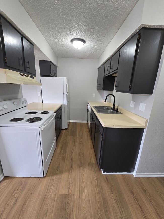 Building Photo - Updated 1 bedroom apartment in Osage Beach right behind Hyvee