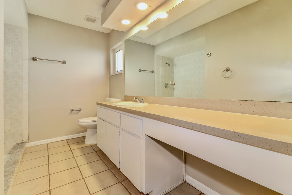 Building Photo - 8309 Royal Hart Dr