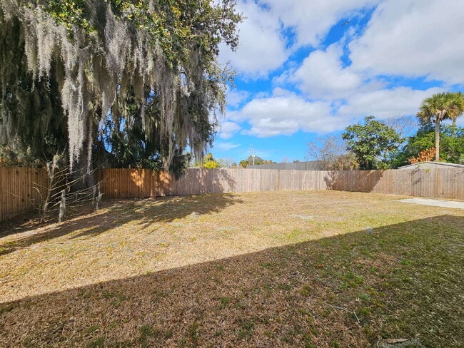 Building Photo - Fully fenced in Titusville
