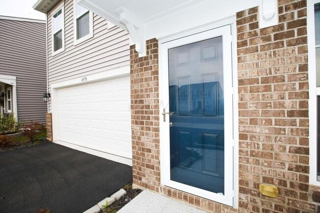 Building Photo - 4978 Crestbrook Dr