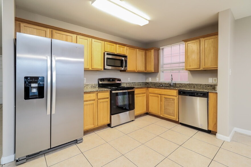 Building Photo - 4946 N Cancun Dr