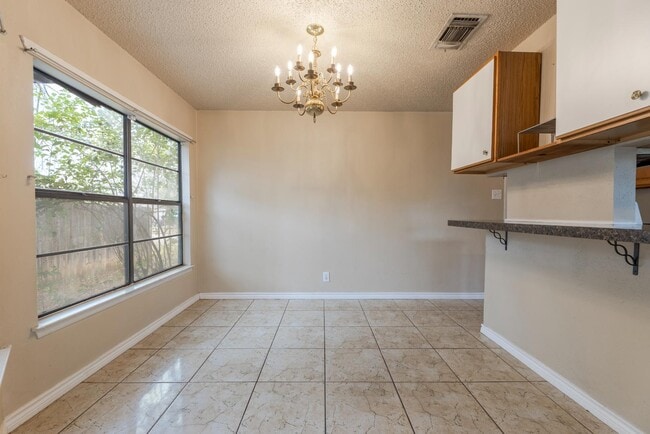 Building Photo - 9402 Valley Ridge