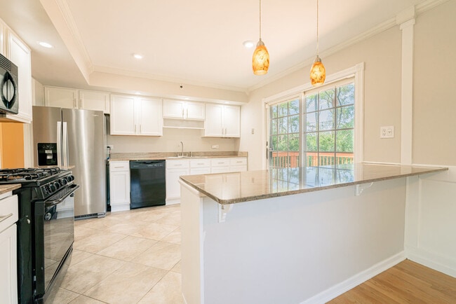 Building Photo - 21W458 Buckingham Rd