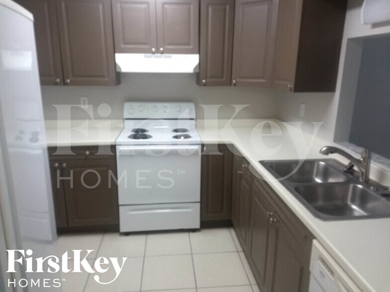 Building Photo - 3109 22nd Ave W