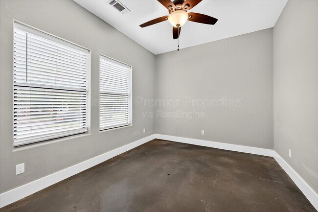 Building Photo - 211 W Murray St