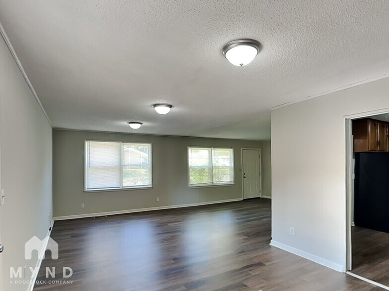 Building Photo - 217 Marshall Dr