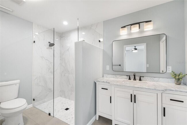 Building Photo - 5689 Evergreen Dr