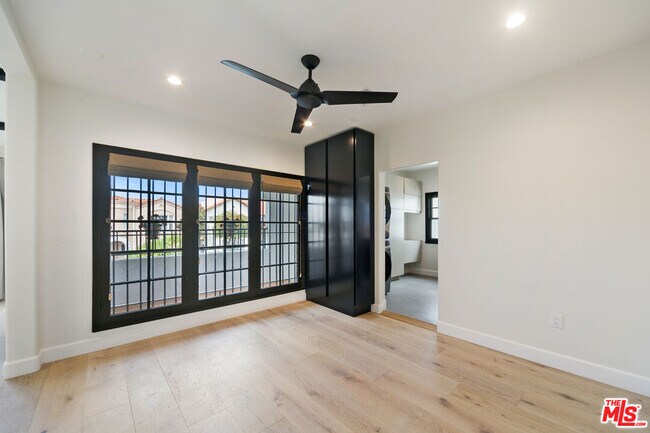 Building Photo - 458 N Sierra Bonita Ave