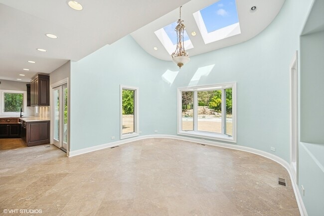 Building Photo - 2305 Tennyson Ln