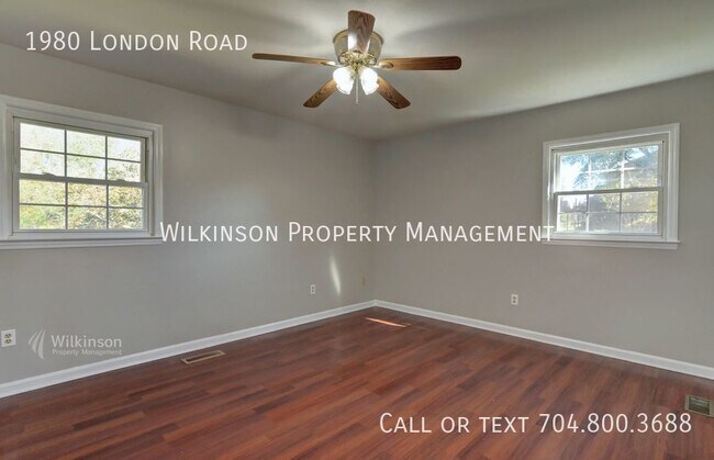 Building Photo - 3 Bedrooms, 2 Baths Ranch In Mooresville Q...