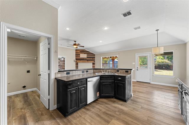 Building Photo - 132 Birdsong Ln