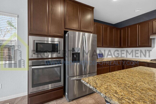 Building Photo - Spacious Elegance Awaits: 4-Bedroom Home with Hardwood Floors in Elk Grove!