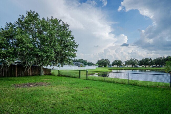 Building Photo - 10815 Lakeside Vista Dr
