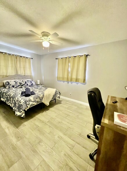 Building Photo - 506 Balboa Dr