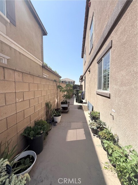 Building Photo - 16360 River Glen Ln