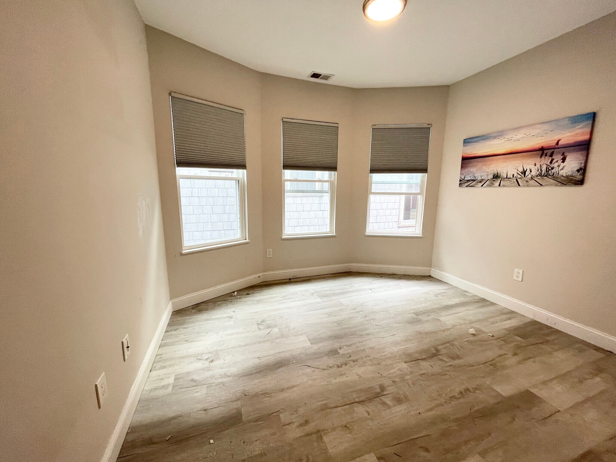 Building Photo - 113 Hillside St