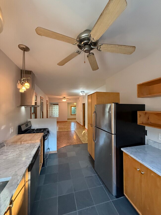 Building Photo - 1333 E Wilson St