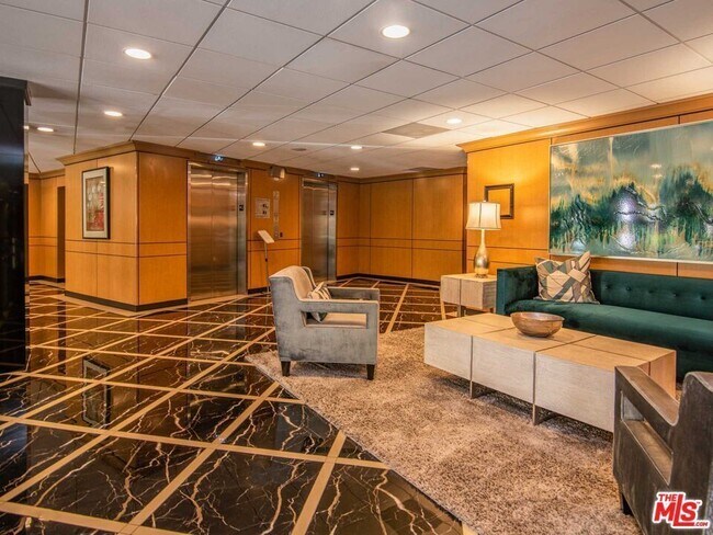 Building Photo - 100 S Doheny Dr