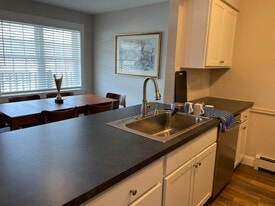 Building Photo - 91 Village Green Cir