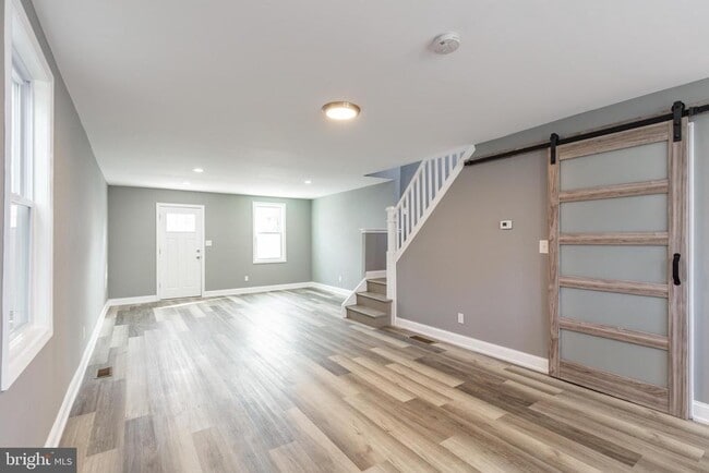 Building Photo - 454 Old Elm St