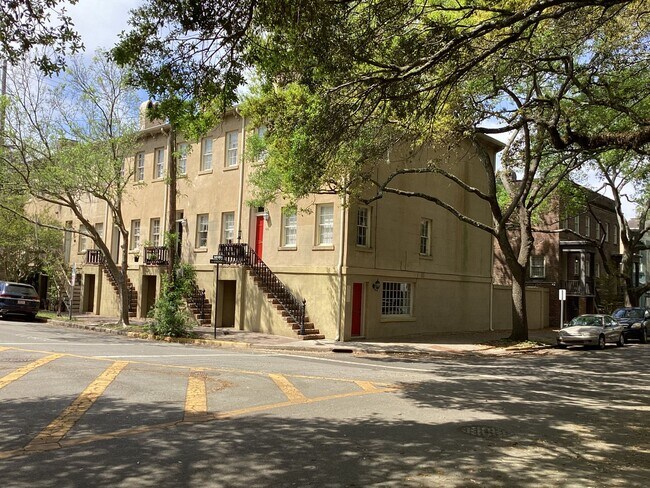 Building Photo - 431 Barnard St