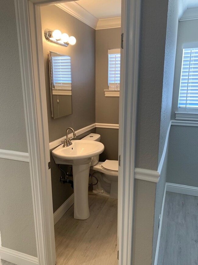 Building Photo - 2418 R St