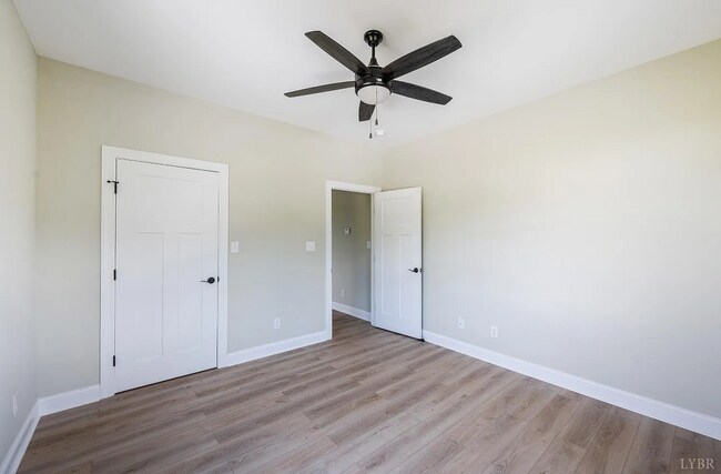 Building Photo - Gorgeous new construction in Gladys!