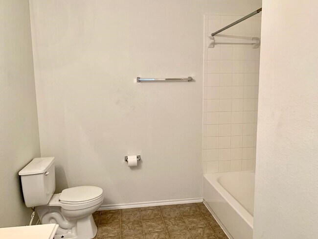 Building Photo - 2902 Beacon Grove St