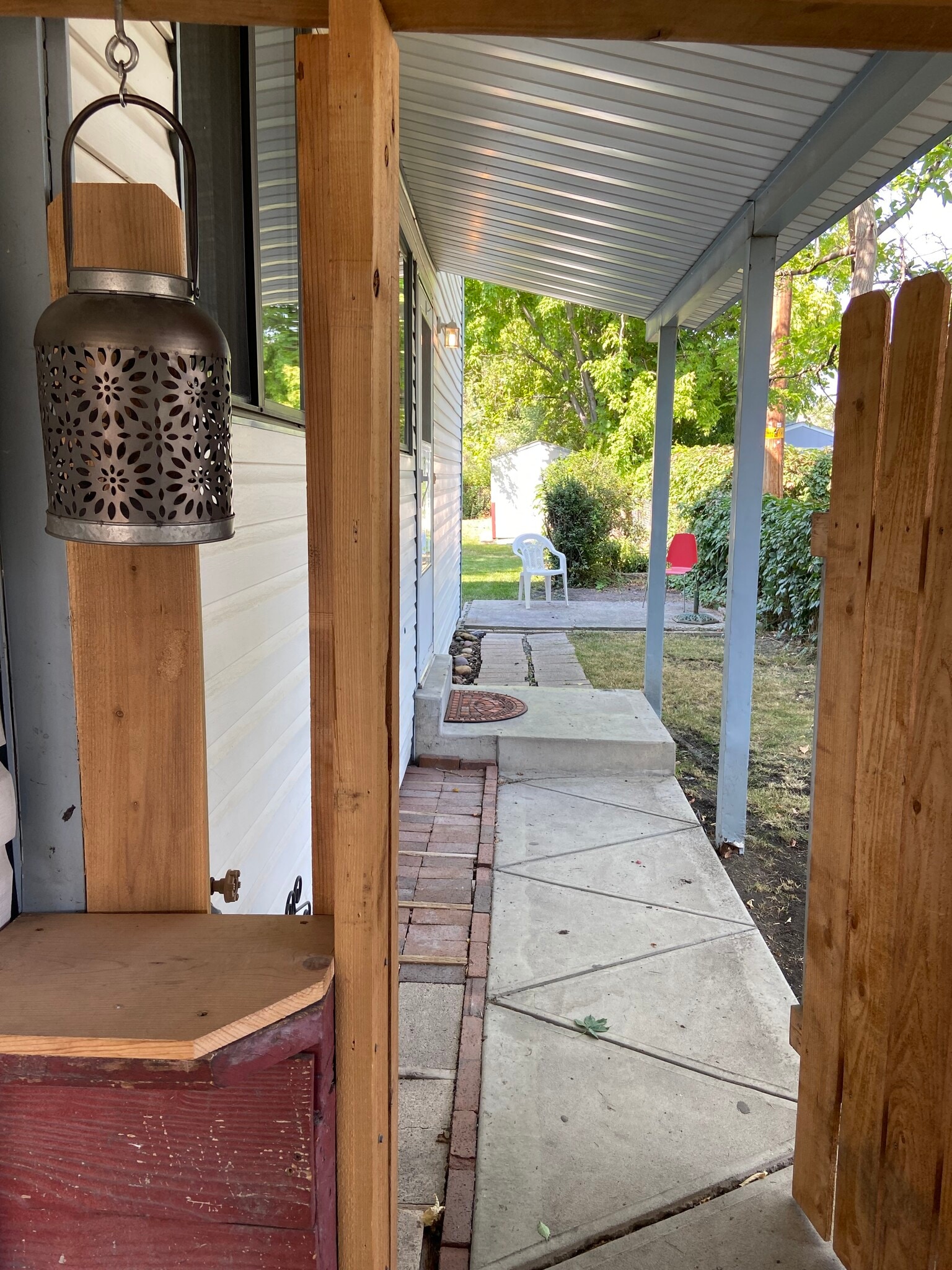 Building Photo - 401 E Maxwell Ln