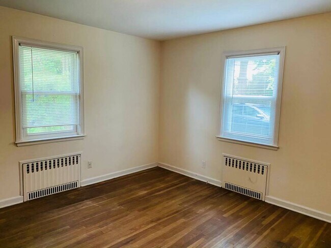 Building Photo - 75 Elm Ave