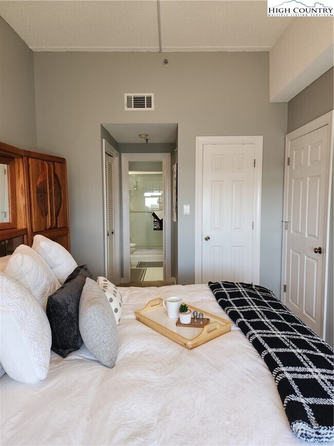 Building Photo - 303 Sugar Top Dr