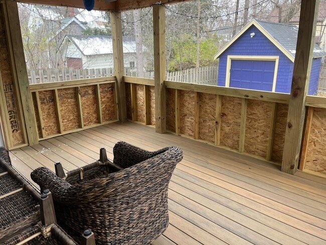 Building Photo - 811 Rose Ave