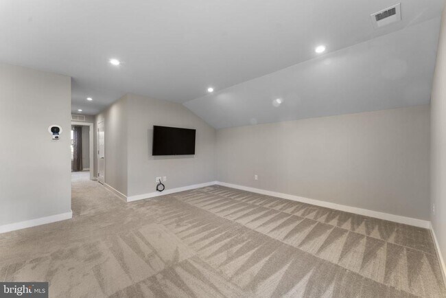 Building Photo - 143 Hood Farm Dr