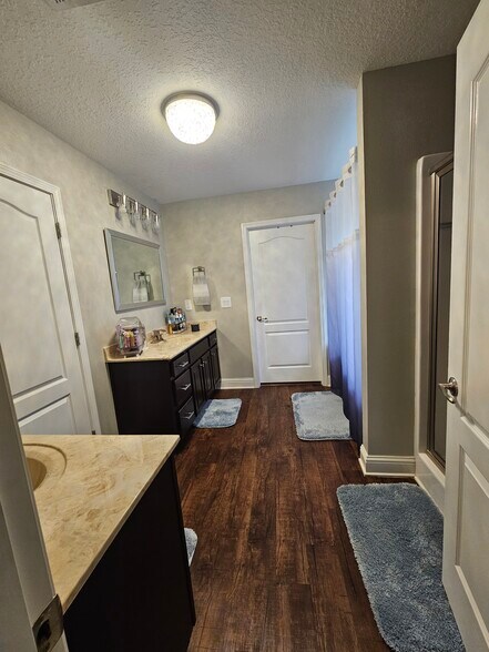 Building Photo - 8484 Holley Hills Cir