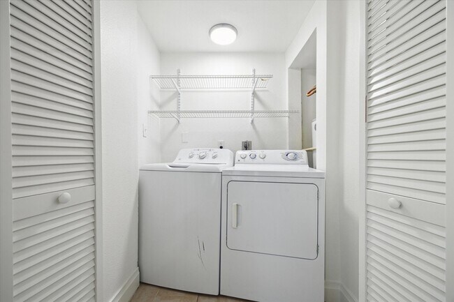 Building Photo - 409 Pecore St