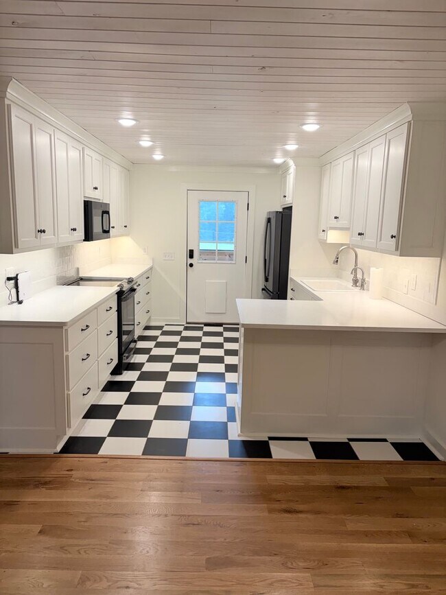 Building Photo - Renovated Ranch in Oconee County