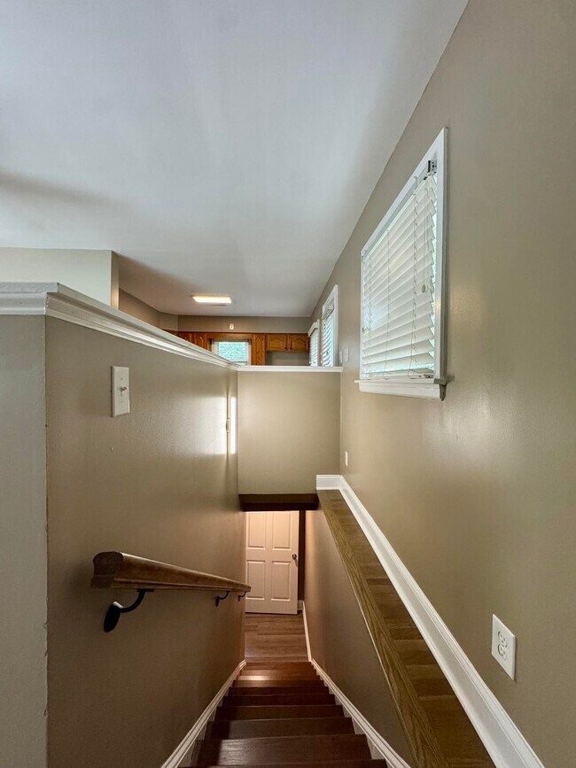 Building Photo - 2564 Millbrook Dr