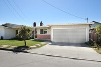 Building Photo - Charming Jewel Box Home Just Minutes from ...