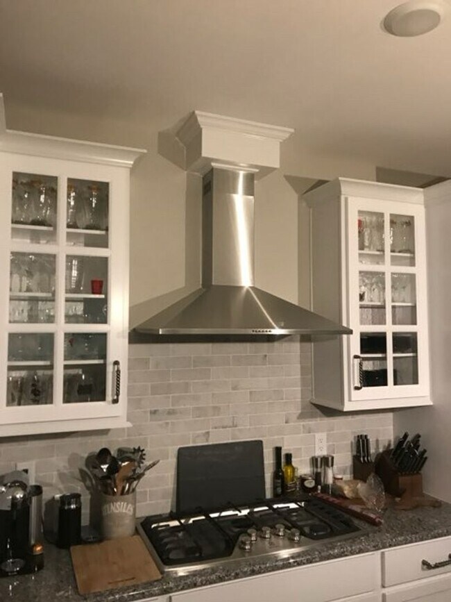 Building Photo - End Unit Townhome with many Upgrades - Downtown Wake Forest!