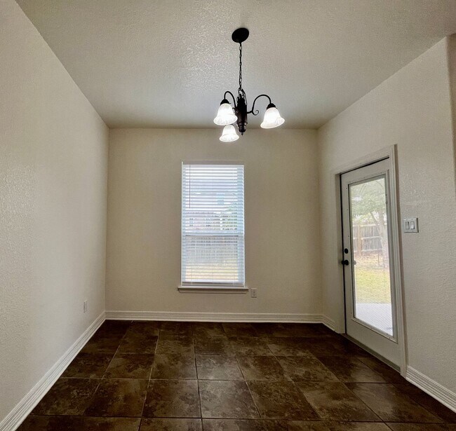 Building Photo - 13724 Altamirano