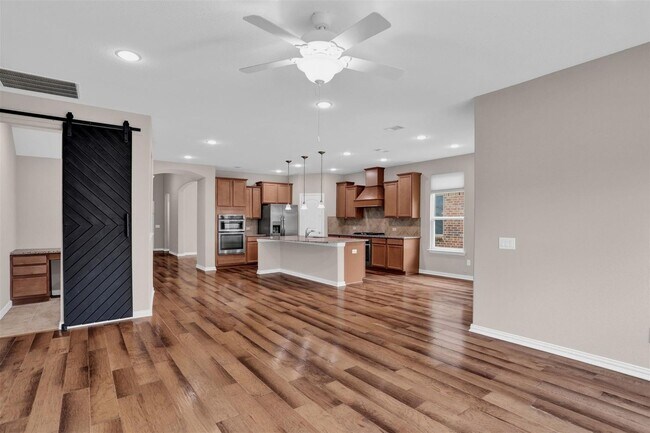 Building Photo - Located in McKinney's desirable Erwin Farms, this beautiful home exudes modern elegance and pract...