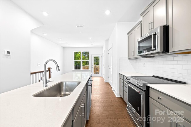 Building Photo - 5017 Sovereignty Ct