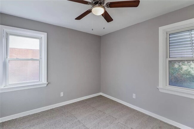 Building Photo - 1465 W Duchesne Dr