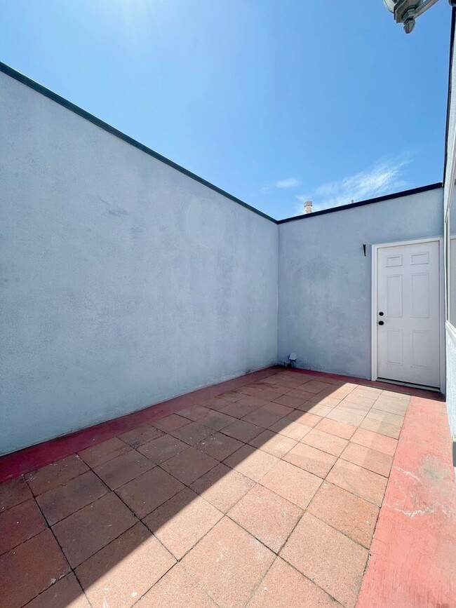 Building Photo - Single-Story Condo Steps from OC Fairgrounds & Minutes to Eastside Costa Mesa