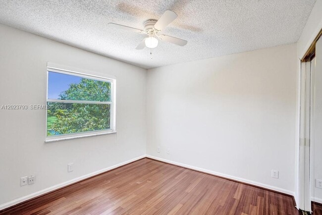 Building Photo - 21461 Sawmill Ct