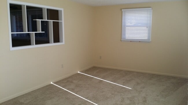 Building Photo - Duplex