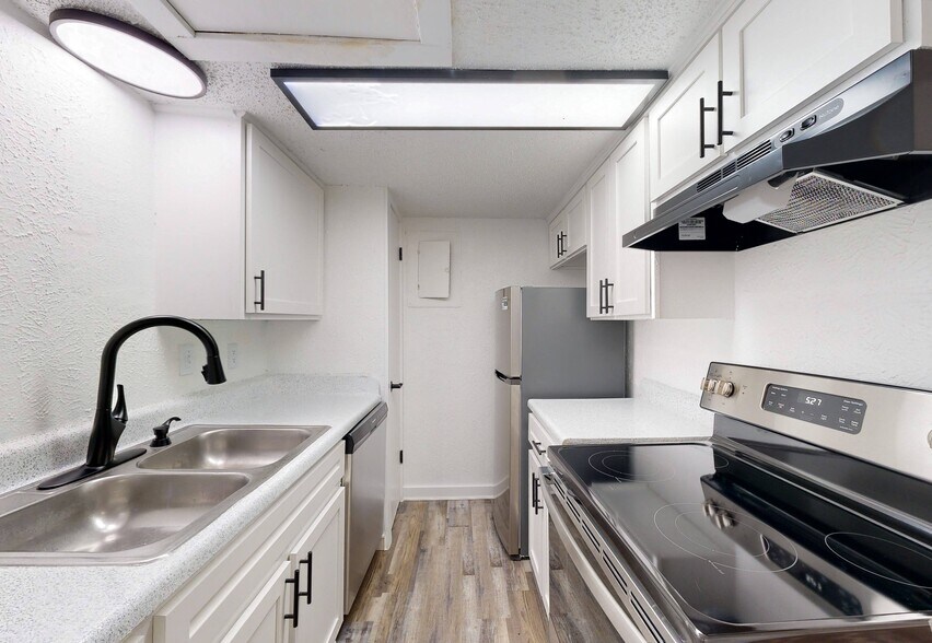 Building Photo - Regency Apartments