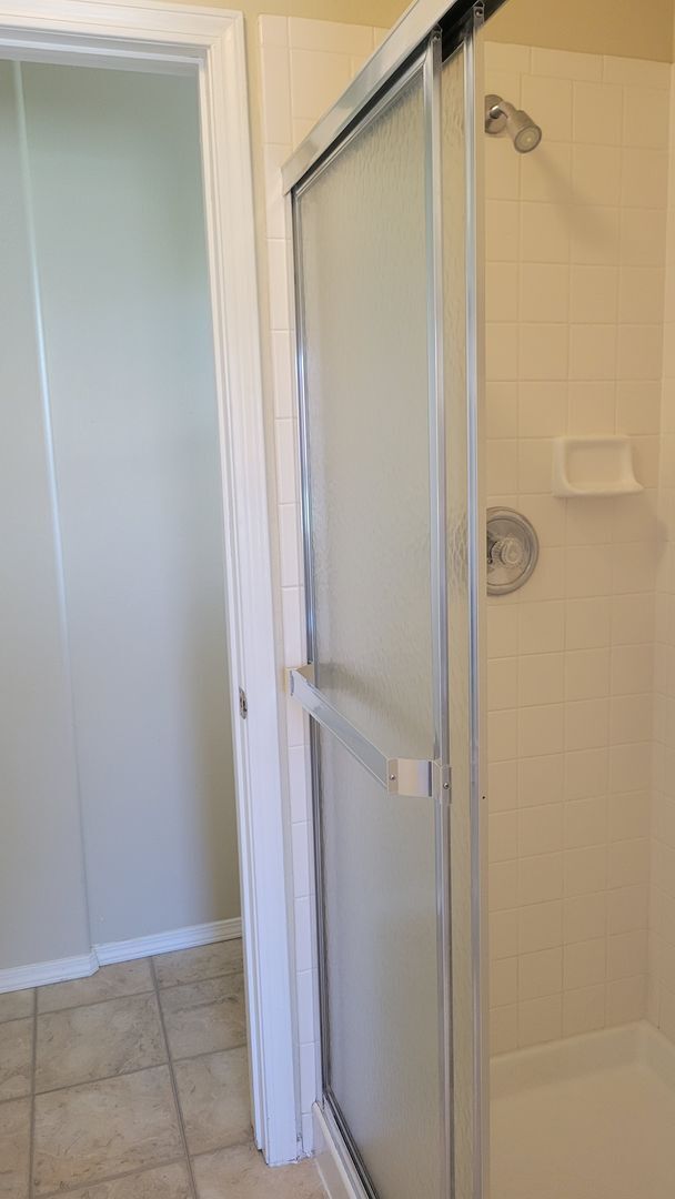 Building Photo - 4 Bed 3 Bath off Dublin/Powers w/AC- Avail...