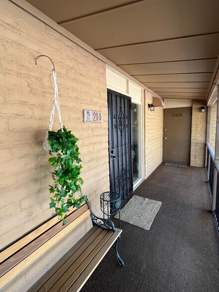 Building Photo - 2 W Greenock Dr