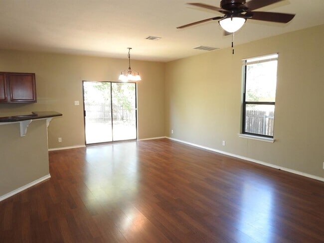 Building Photo - 571 New Country Rd